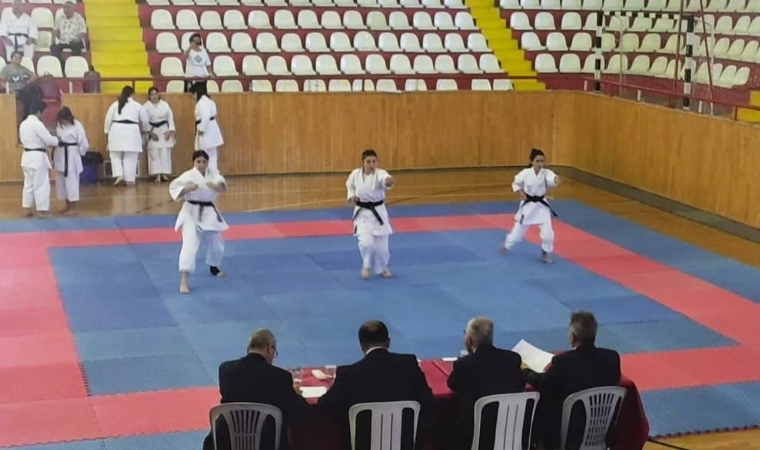 Malatya'da 14 Yaşındaki Melike GÜLŞEN Karate'de ilk 2. Dan Oldu