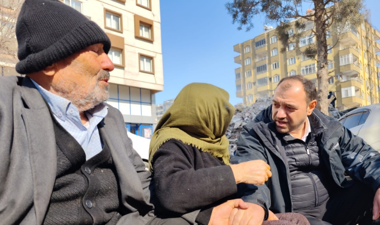Vali Kaldırım, deprem tecrübesini gösterdi