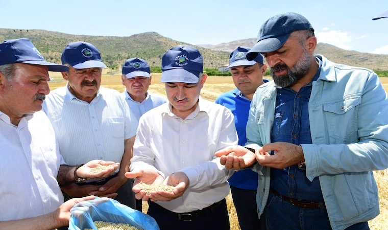Yeşilyurt Belediyesi’nden depremzede üreticilere destek
