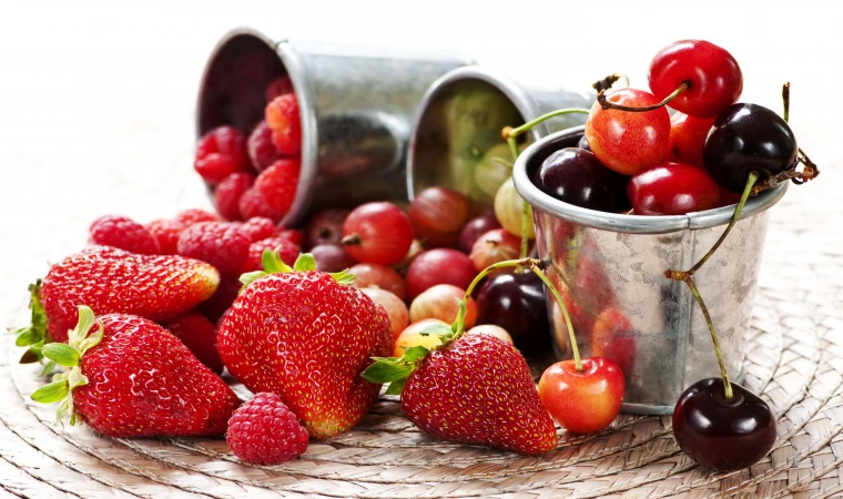 Anti-aging Etkisiyle Bilinen Kırmızı Meyveler: Gençliği Koruyun