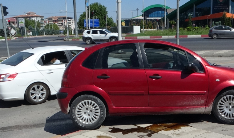 Fahri Kayahan Caddesi girişinde trafik altüst oldu!