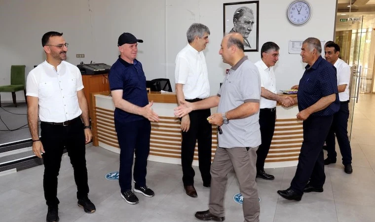 İÜ’de geleneksel bayramlaşma…