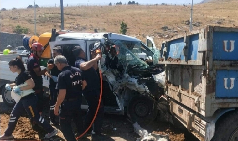 Malatya-Elazığ karayolu Bölge Trafik Müdürlüğü mevkiinde korkunç kaza!