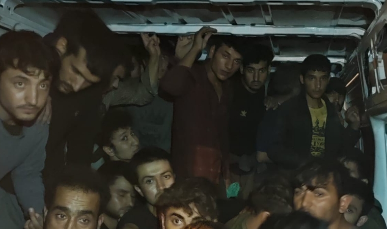 Malatya’dan hareket edeceğini belirlenen 34 Afgan uyruklu şahıs ile 4 organizatör kıskıvrak!