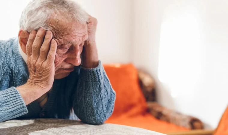 Aslında Bize Çok Önceden Haber veriyor! Alzheimer Hastalığının İlk Belirtisi Nedir? Erken Teşhis ve Belirtiler...