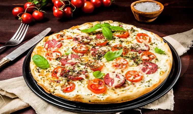 İtalya'da bile böyle pizza yok! İşin püf noktası hamurunda...