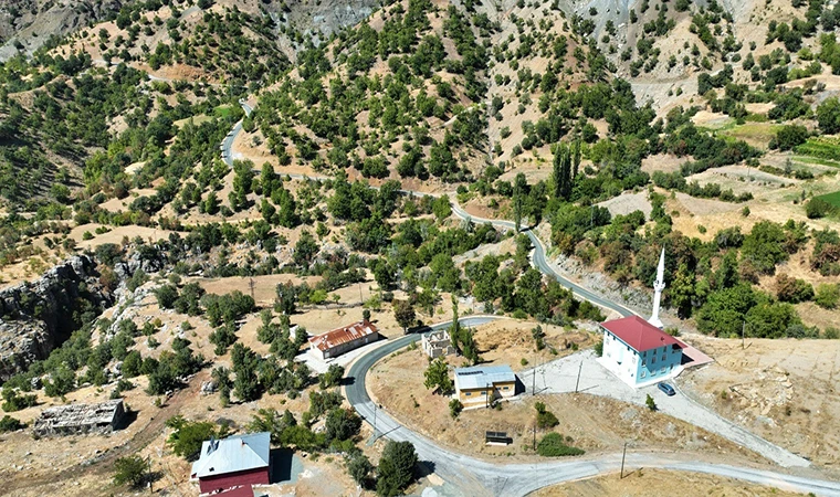 Büyükşehir'in, Pütürge’de asfalt çalışmaları sürüyor!..