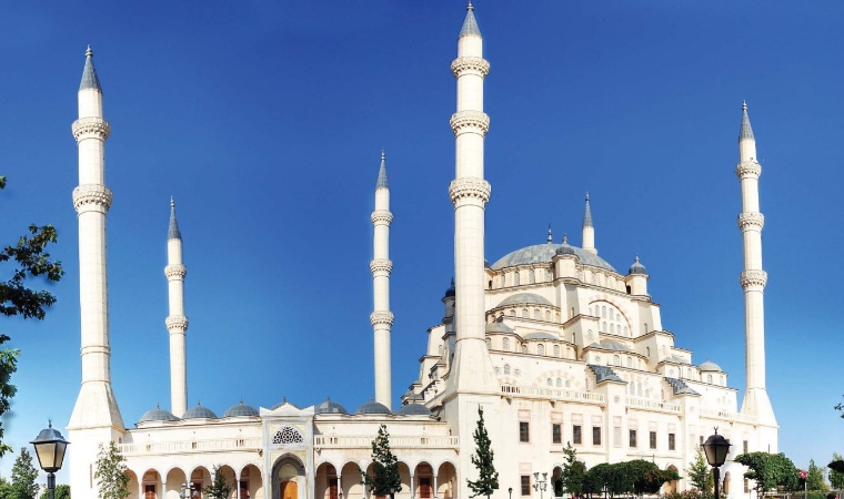 Cennet'te kocasından başkasını görmeyen huriler vardır!
