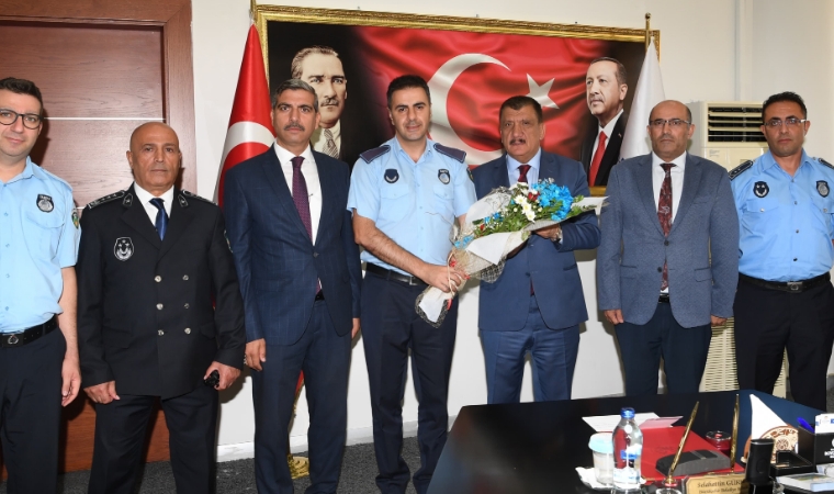 Depremde gösterdikleri hassasiyetler nedeniyle zabıta teşkilatımızı kutluyoruz!