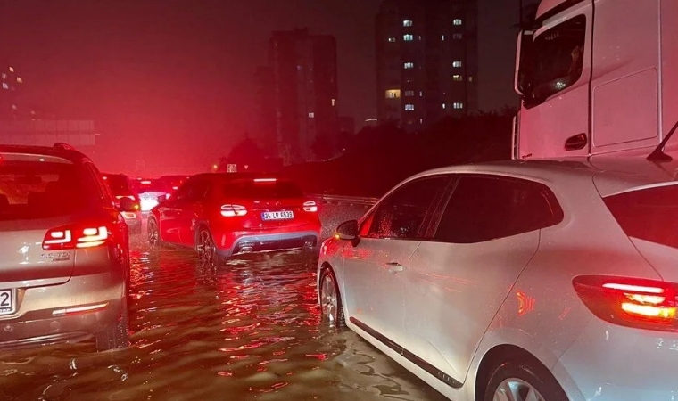 İstanbul'u sağanak vurdu: 2 kişi hayatını kaybetti