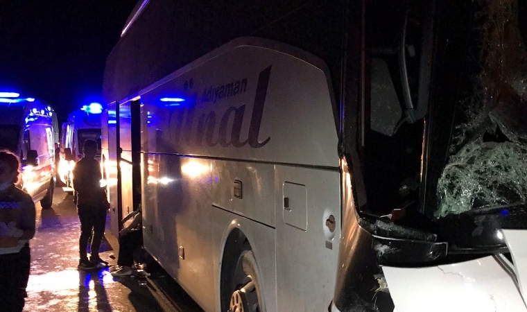 Malatya karayolu Başakpınar Mahallesi yakınlarında feci kaza! 2 ölü, 20 yaralı