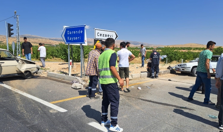 Malatya -Kayseri karayolu Akçadağ Cezaevi kavşağında feci kaza!