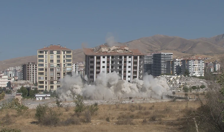 Malatya’da patlayıcıyla yıkımlar devam ediyor!..