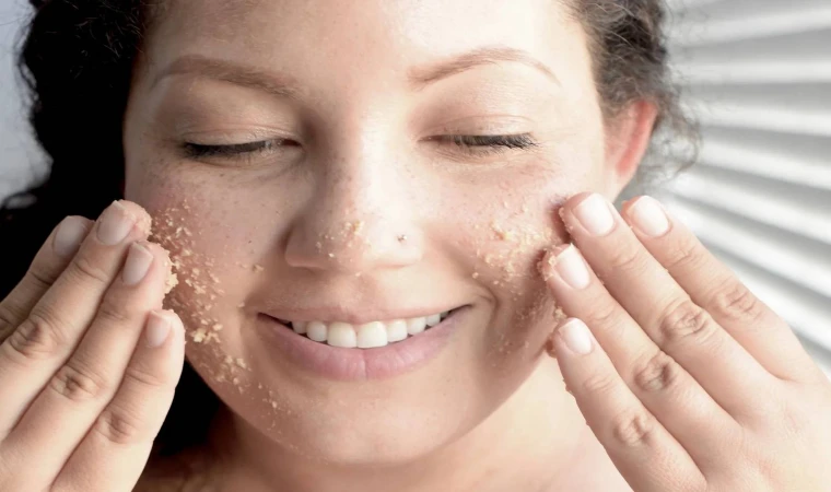 Ölü Cilt Hücrelerinden Kurtulmanın Sırrı: Doğru Peeling Yöntemi