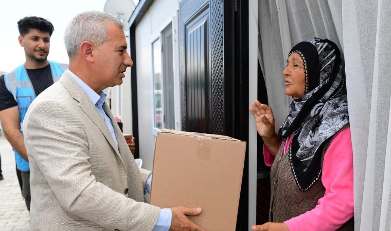 Yeşilyurt'ta 411 bin adet yardım paketi depremzedelere teslim edildi