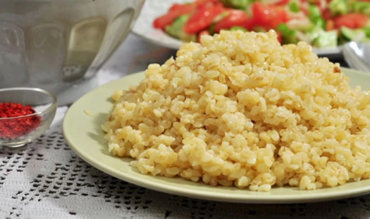 Bulgur pilavını sevenler buraya! Bir kaşık ekle lezzetine lezzet kat...