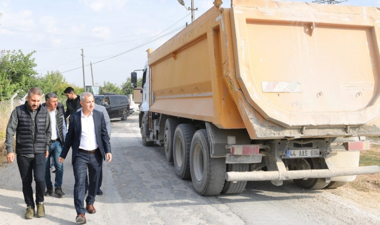 Depremde zarar gören Yaka Mahallesi'nin yol ağı konforlu ve akıcı hale gelecek!