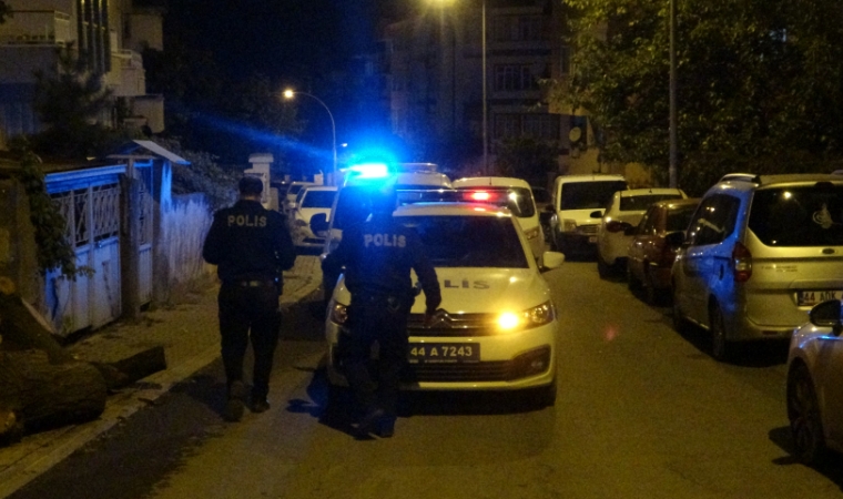 Fırat Mahallesi'nde 2 genç sokak ortasında silahlı vurulmuş olarak yaralı halde bulundu