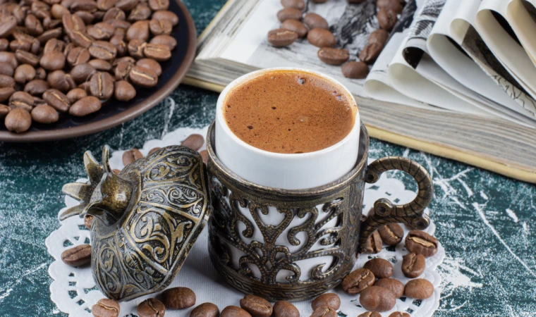 Türk kahvesini Şekerli mi yoksa Şekersiz mi içmek faydalı?
