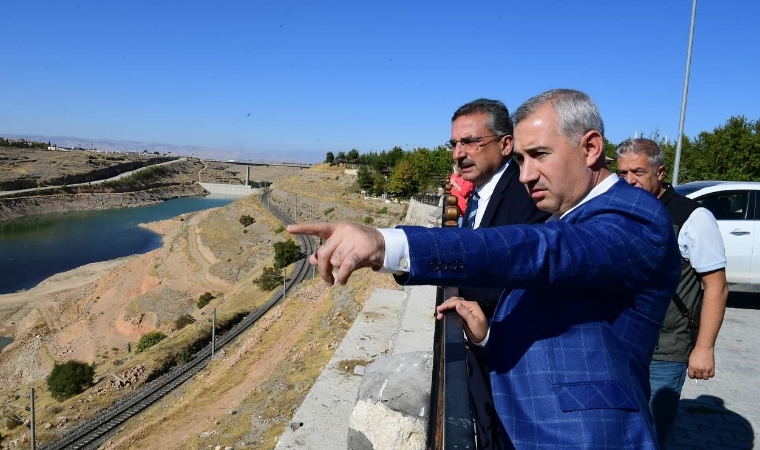 Yeşilyurt'ta 100 yatırım arasında yer alan Beylerderesi Şehir Parkı'nın dördüncü etabı için imza atıldı