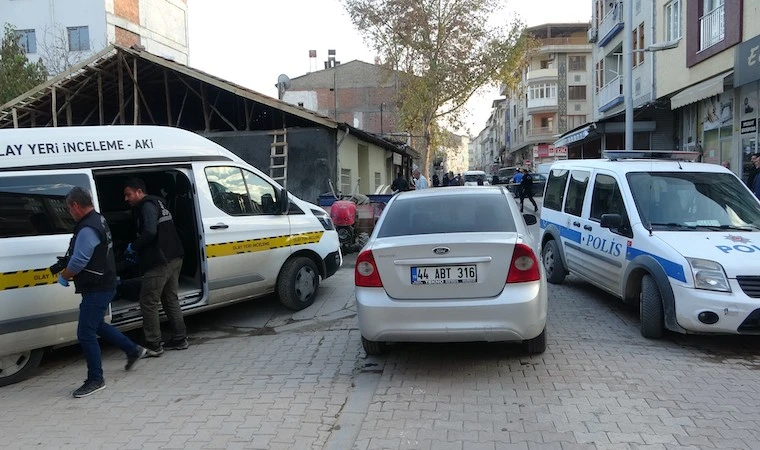 Evinin tadilatını yapan işçilere kurşun yağdırdı