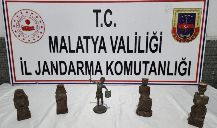 Deprem bölgesi Malatya’da, Roma dönemine ait 5 heykel ele geçirildi!
