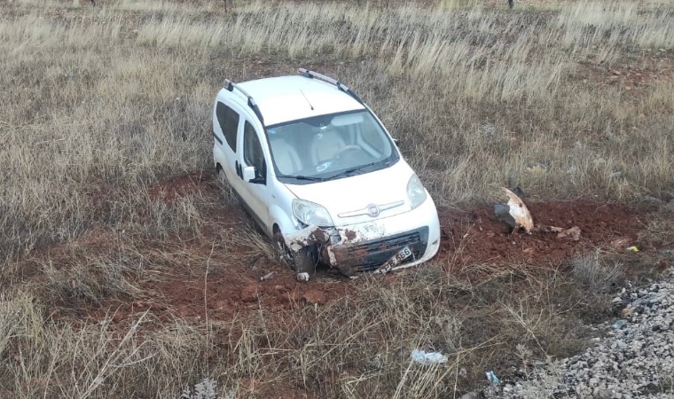 Doğanşehir'de hafif ticari araç şarampole uçtu: 1 yaralı