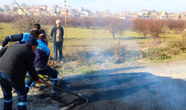 Elmasuyu Mahallesi’nde bozulan yollar güzelleşiyor!