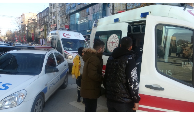 Kışla Caddesi üzerinde bıçaklı saldırıya uğrayan genç ağır yaralandı!