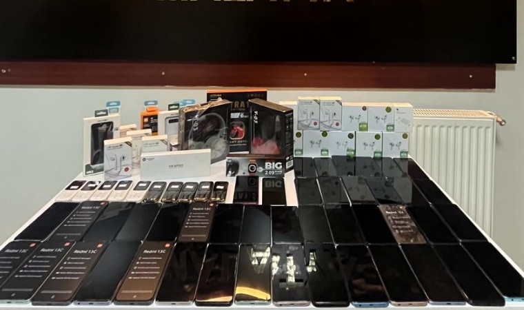 Malatya’da çok sayıda kaçak cep telefonu ele geçirildi
