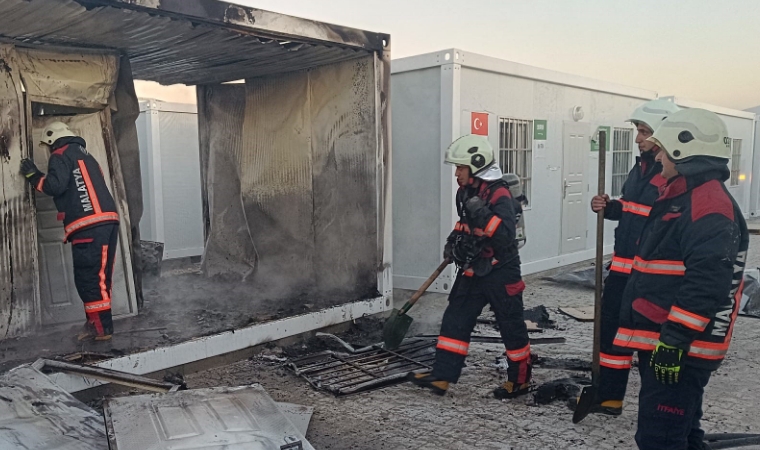 Malatya’da konteyner yangını ekipleri alarma geçirdi!