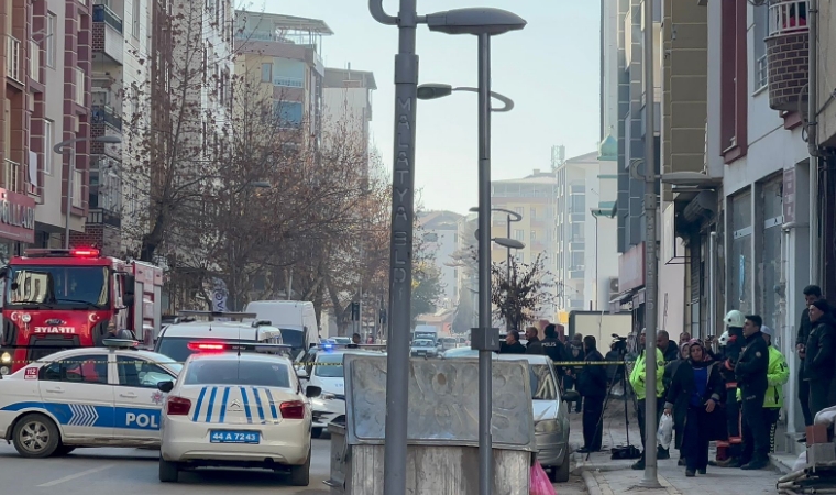 Malatya'da yıkım tehlikesi! 4,6 büyüklüğündeki depremden sonra yol kapatıldı...