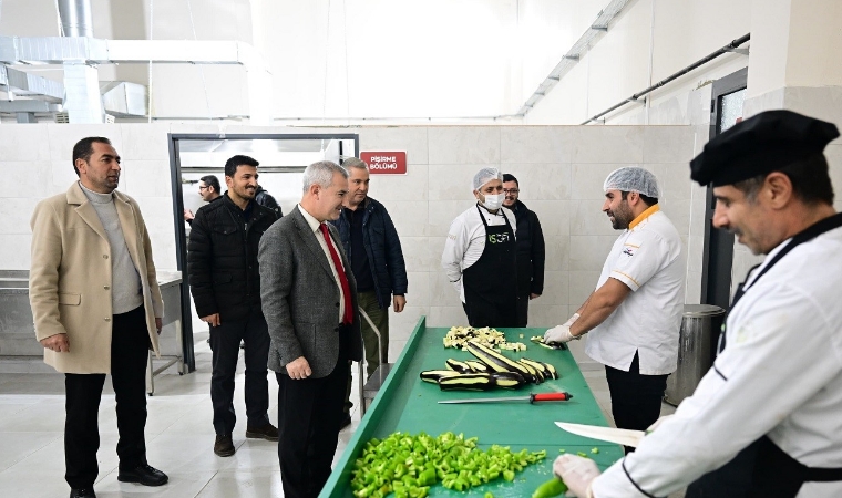 Yeşilyurt’taki yemek fabrikası hizmet vermeye başladı