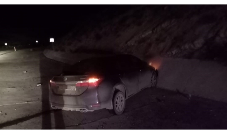 Malatya'da feci kaza! Otomobil drenaj kanalına düştü