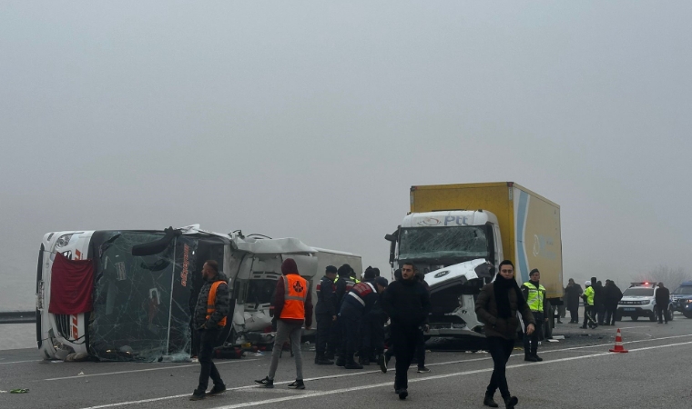 Malatya'da, Medine Turizm'e ait yolcu otobüsü devrildi: 4 ölü, 36 yaralı