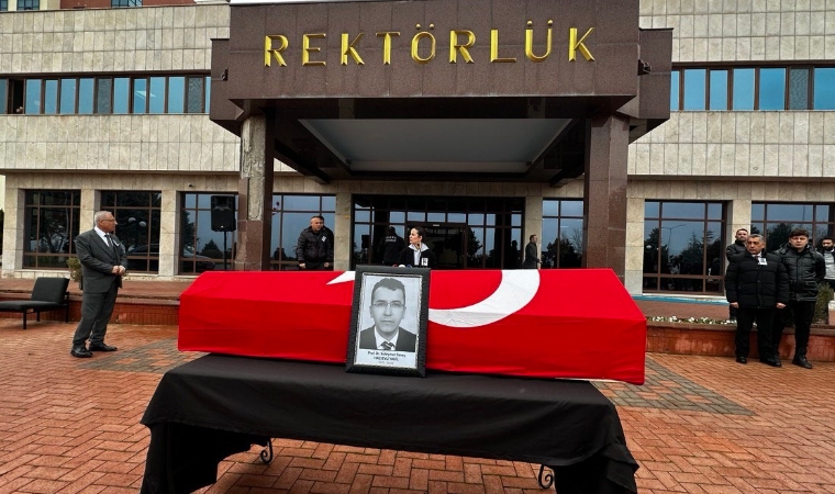 Otobüs kazasında yaralananlara müdahale ederken vefat eden Prof. Dr. Süleyman Savaş Hacıevliyagil'e veda!