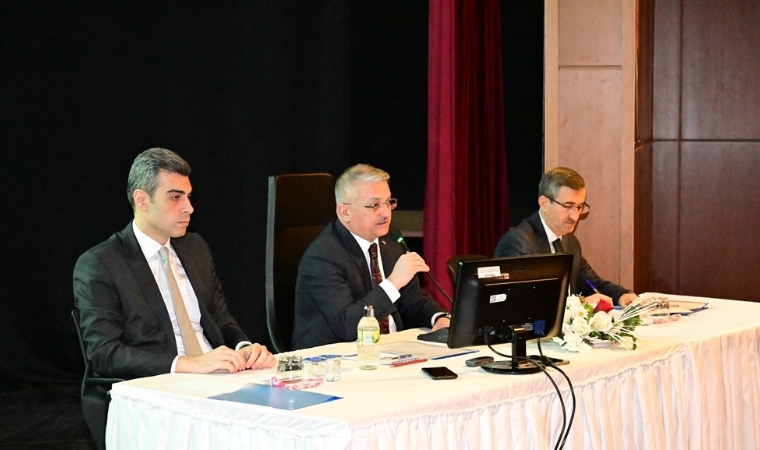 Vali Yazıcı, işlerin yavaş yürümesini eleştirdi: Savsakladığınızı görüyorum!