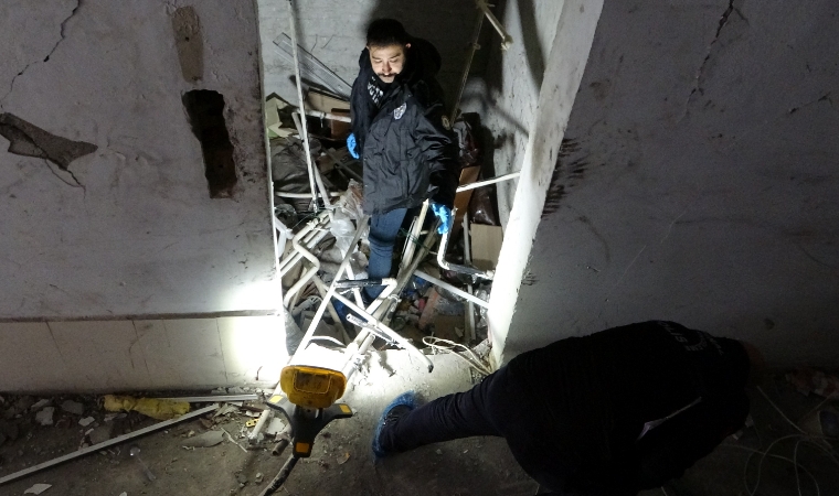 Malatya'da bir şahıs, hasarlı binada asansör boşluğuna düştü!