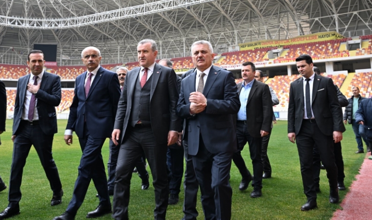 Bakan Bak Malatya'da: Tüm stadı yeniden elden geçireceğiz!