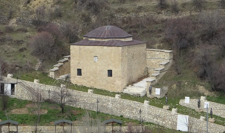 Malatya’daki, 200 yıllık mescit zamana direniyor!..