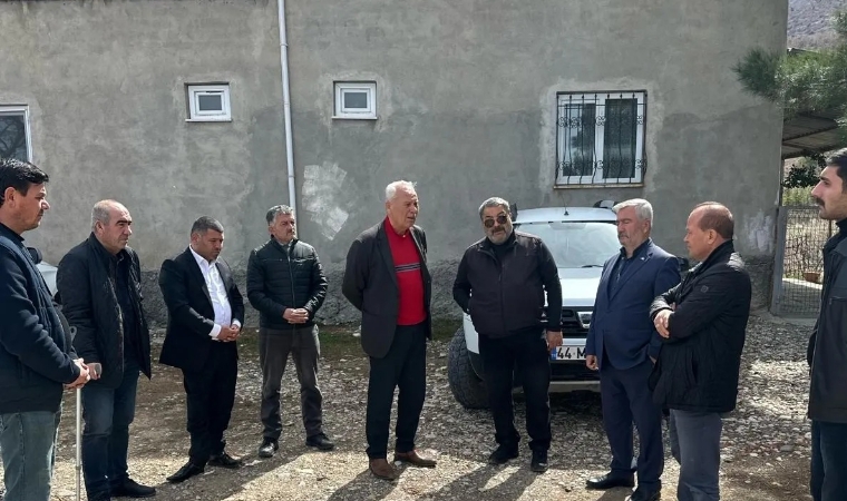 Milletvekili Celal Fendoğlu, Hekimhan İlçesinde Seçim Çalışmalarında Gözde Gözlük ve Tesbihle Görüntülendi