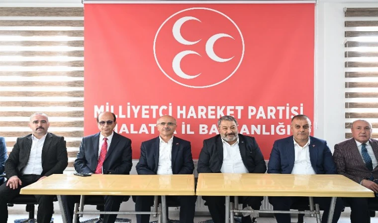 Başkan Er, Vatandaşlarla, AK Parti ve MHP teşkilatlarıyla bayramlaştı
