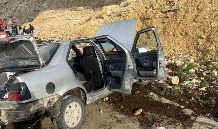 Malatya-Kayseri karayolunda, otomobil sulama kanalına devrildi: 6 yaralı