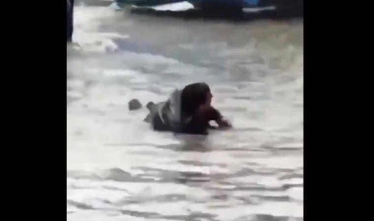 Malatya’da Sular Altında Bir Gün: Vatandaşlar Sel Sularını Yüzme Havuzuna Çevirdi
