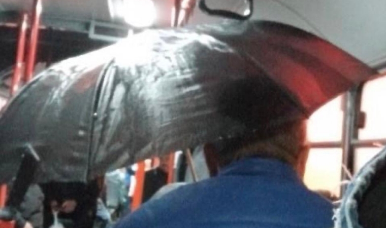 Malatya’da ‘Yüzen’ Otobüslere Şemsiyeli Çözüm!