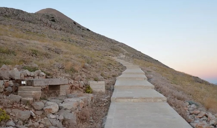 Nemrut Dağı Ziyaretçileri İçin Konaklama Seçenekleri: Dağın Eteğinde Bir Gece