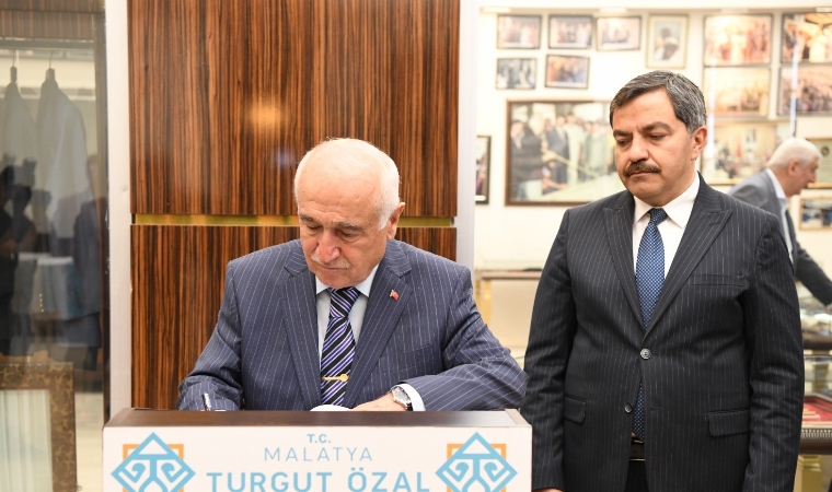 TBMM Eski Başkanlarından Cemi Çiçek: Turgut Özal, Türk siyasetinde çok önemli bir devlet adamıydı!