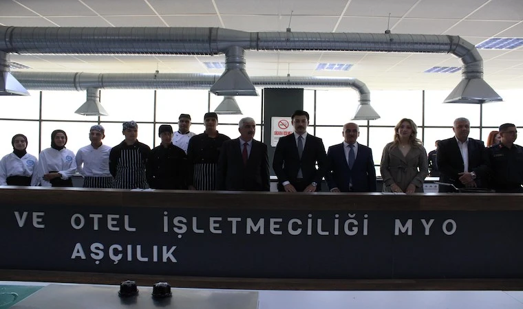 Turizm Bölümü öğrencileri, yemek yarışmasında mücadele etti!..