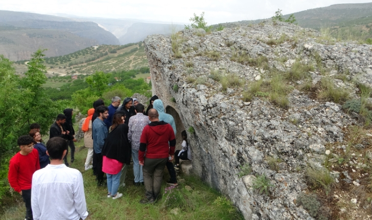 Akçadağ İlçesinde Bulunan 2 Bin Yıllık Tarih Görenleri Şaşırtıyor