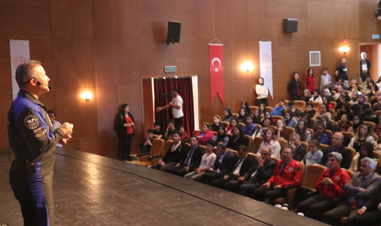 İlk Türk astronot Alper Gezeravcı, Deneyimlerini Malatyalılarla Paylaştı!